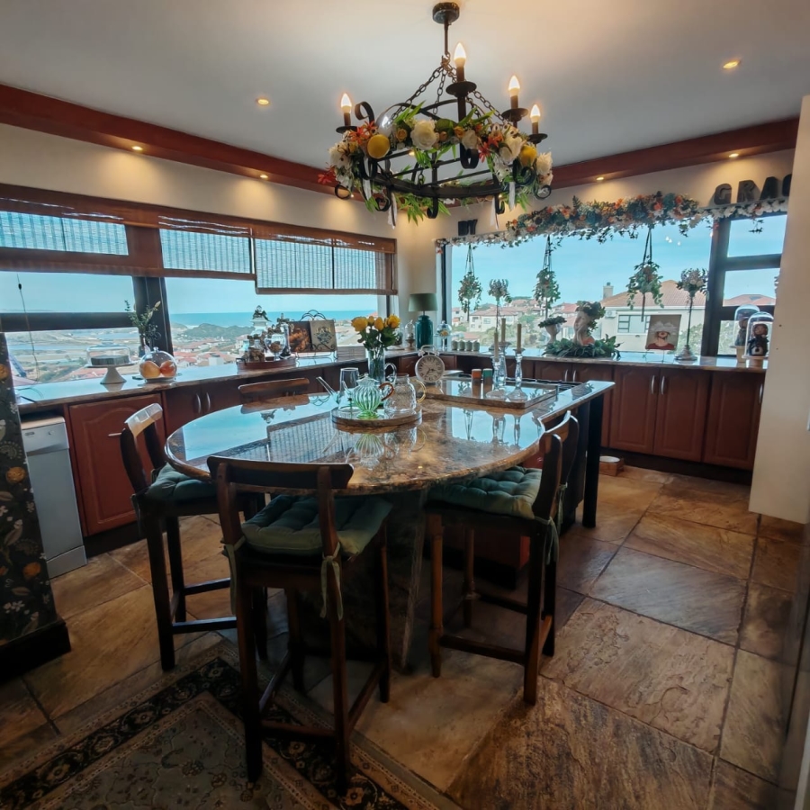 5 Bedroom Property for Sale in Avonddans Western Cape